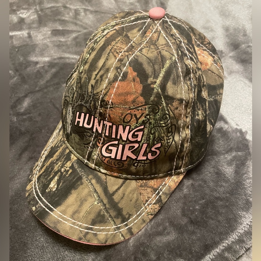 Hunting girl Bass Pro shop hat
